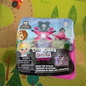 Jasmine Doorables Let's Go! Pink Road Trip Vehicle